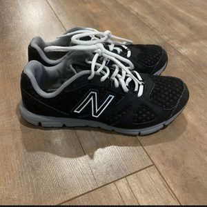 Women’s New Balance Black Running Shoes Size 6.5
